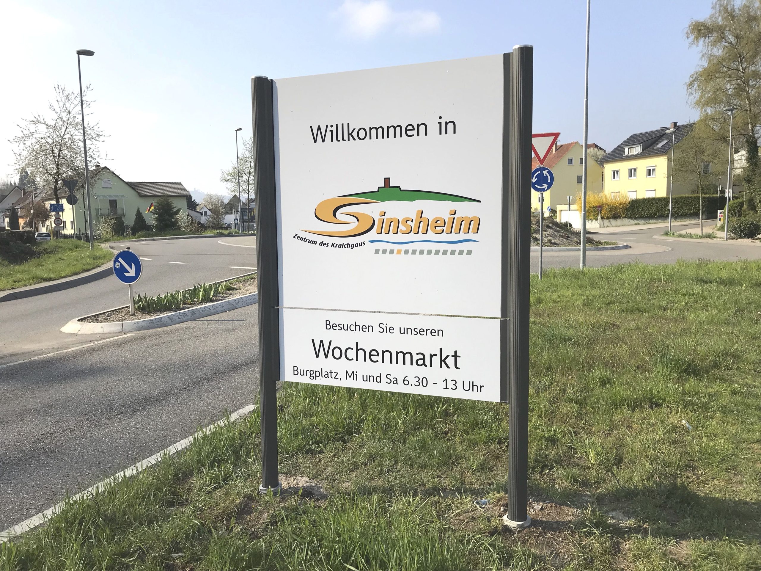 Willkommensgruß nördlicher Ortseingang Sinsheim mit aktuellen Hinweisen zum Wochenmarkt